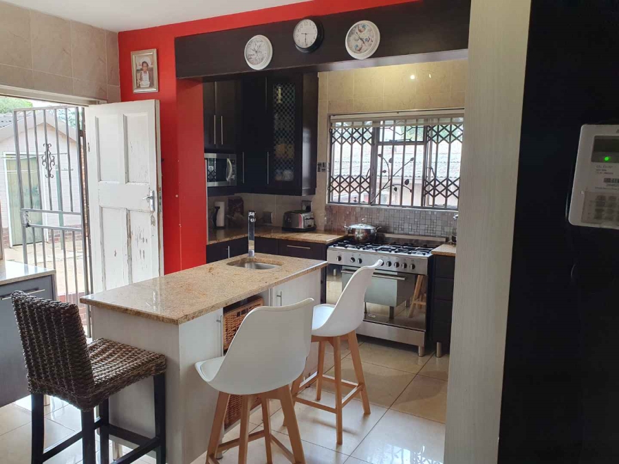 5 Bedroom Property for Sale in Linmeyer Gauteng