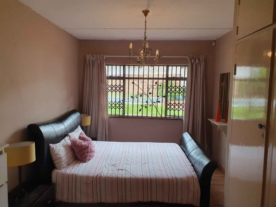 5 Bedroom Property for Sale in Linmeyer Gauteng