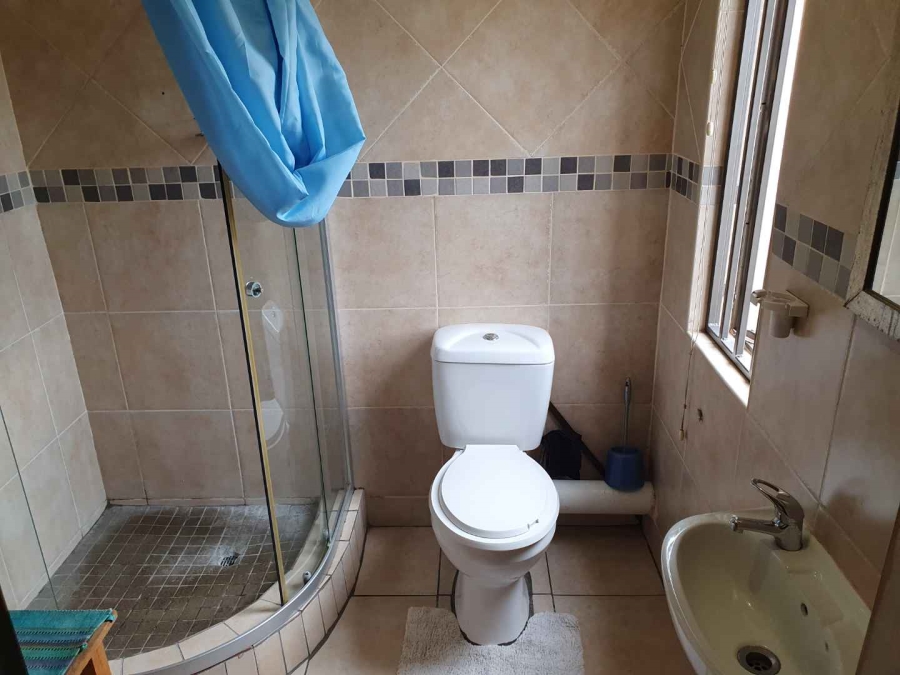 5 Bedroom Property for Sale in Linmeyer Gauteng