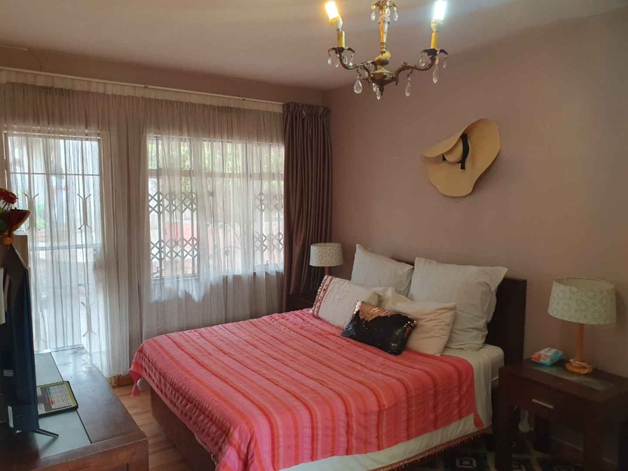 5 Bedroom Property for Sale in Linmeyer Gauteng