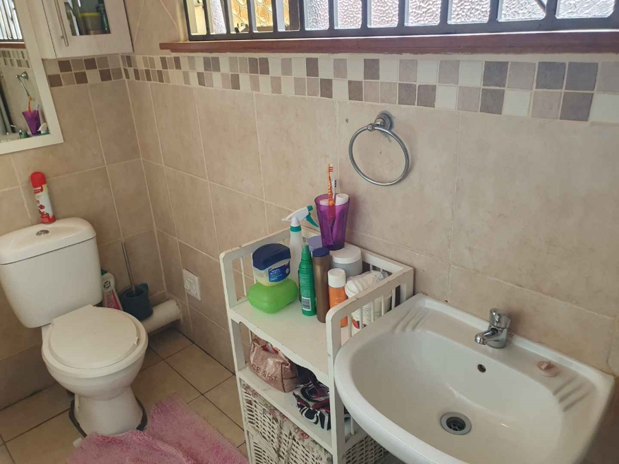 5 Bedroom Property for Sale in Linmeyer Gauteng