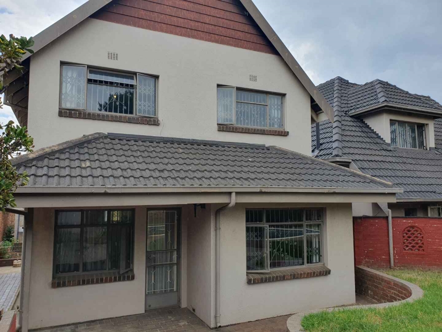 5 Bedroom Property for Sale in Linmeyer Gauteng