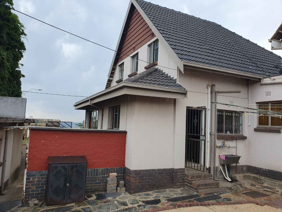 5 Bedroom Property for Sale in Linmeyer Gauteng