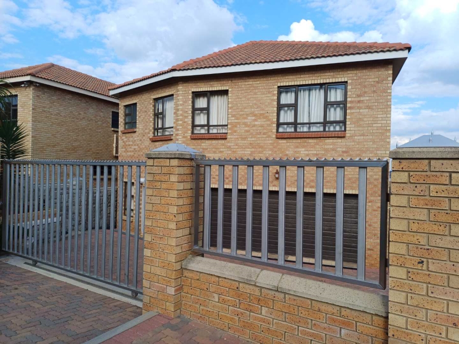 5 Bedroom Property for Sale in South Crest Gauteng