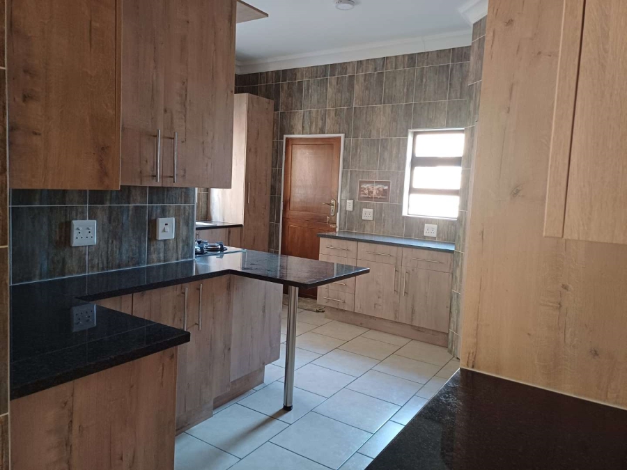 5 Bedroom Property for Sale in South Crest Gauteng