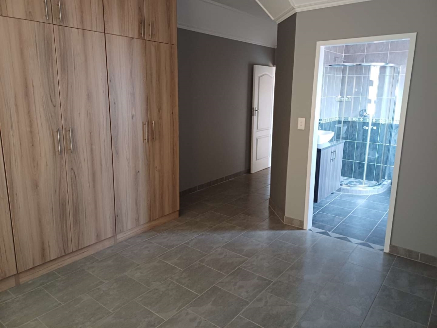 5 Bedroom Property for Sale in South Crest Gauteng