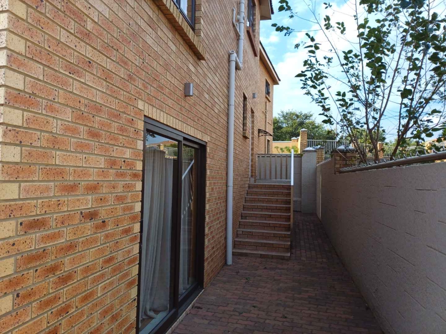 5 Bedroom Property for Sale in South Crest Gauteng