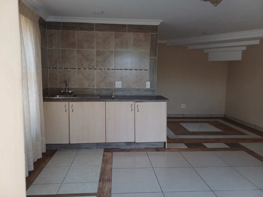 5 Bedroom Property for Sale in South Crest Gauteng