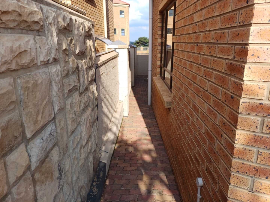 5 Bedroom Property for Sale in South Crest Gauteng