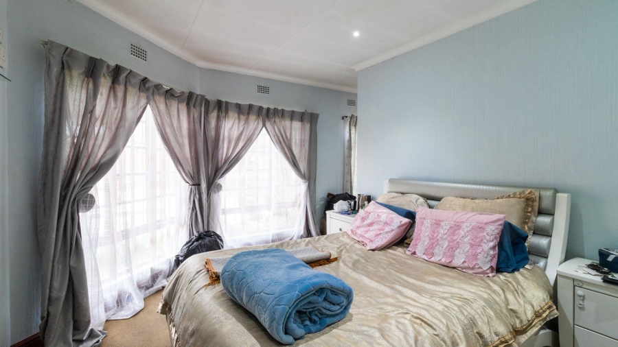 3 Bedroom Property for Sale in Lakefield Gauteng