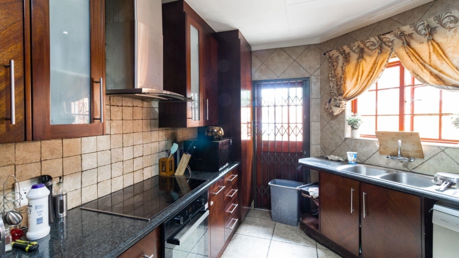 3 Bedroom Property for Sale in Lakefield Gauteng