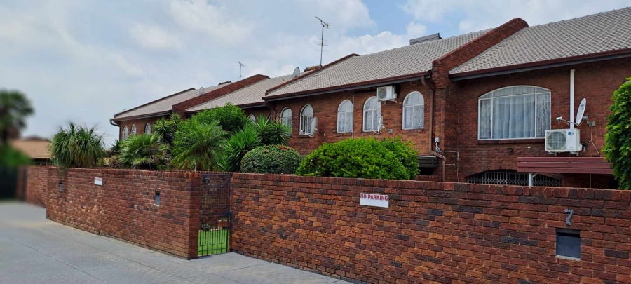 3 Bedroom Property for Sale in Brackenhurst Gauteng