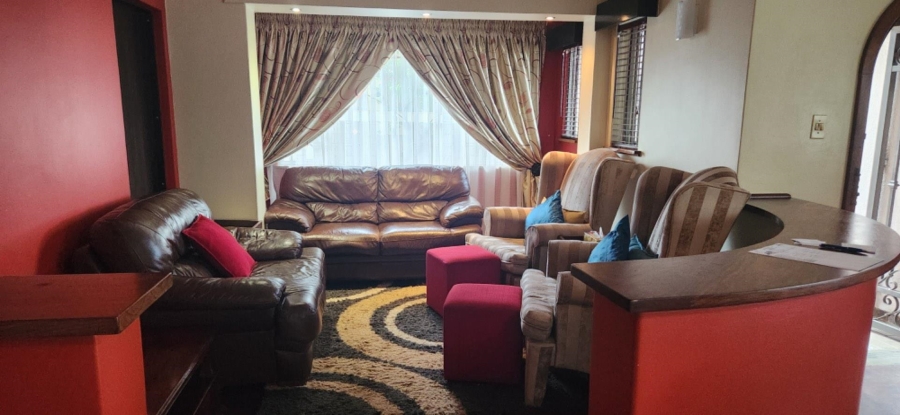 5 Bedroom Property for Sale in Linmeyer Gauteng