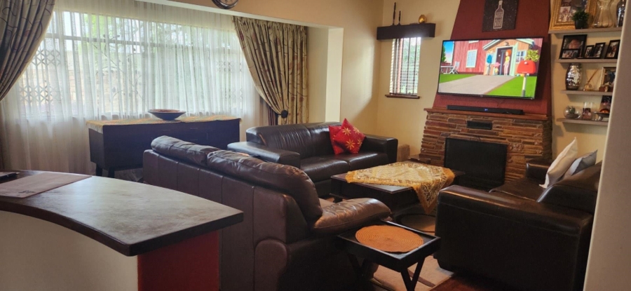 5 Bedroom Property for Sale in Linmeyer Gauteng