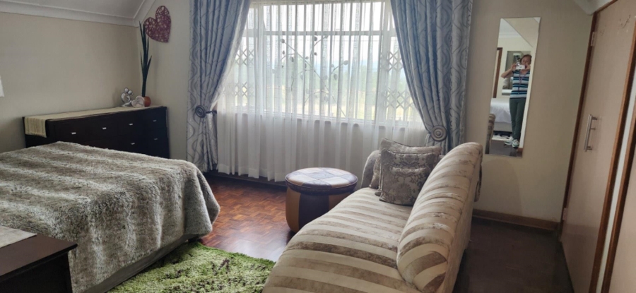 5 Bedroom Property for Sale in Linmeyer Gauteng