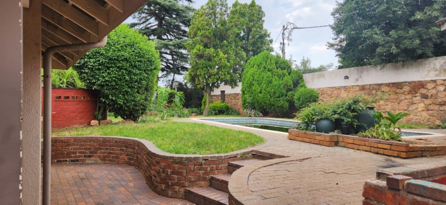 5 Bedroom Property for Sale in Linmeyer Gauteng