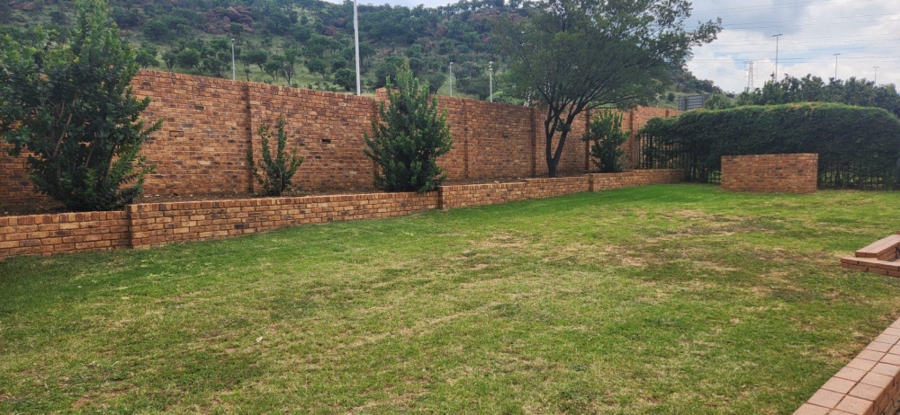 2 Bedroom Property for Sale in Linmeyer Gauteng