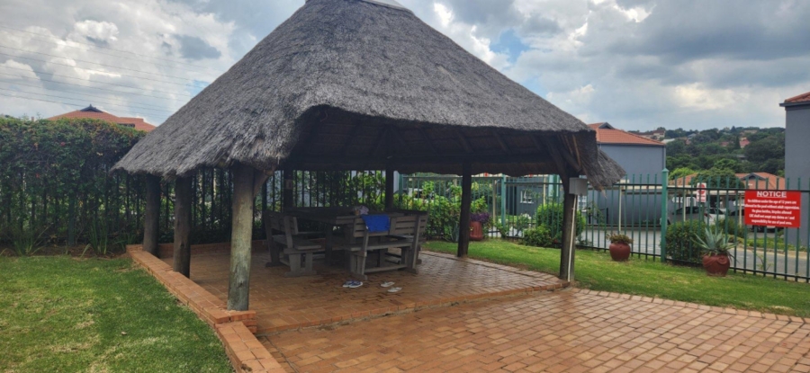 2 Bedroom Property for Sale in Linmeyer Gauteng