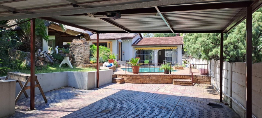 3 Bedroom Property for Sale in Brackendowns Gauteng