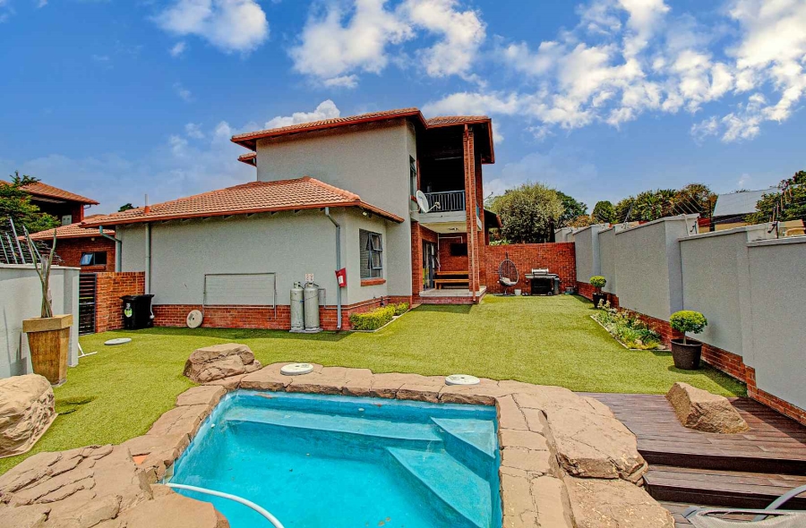 3 Bedroom Property for Sale in Sonneglans Gauteng