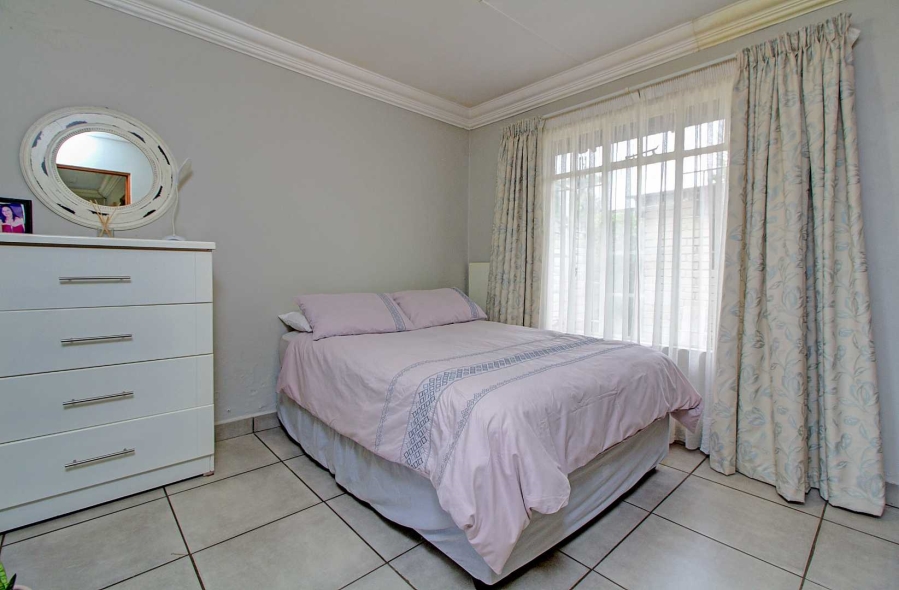 5 Bedroom Property for Sale in Strubensvallei Gauteng