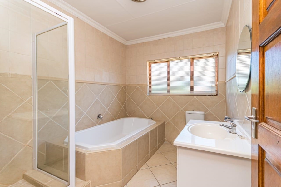 To Let 3 Bedroom Property for Rent in Mulbarton Gauteng