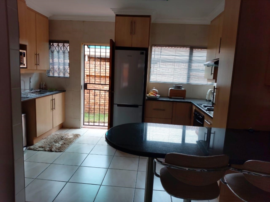 To Let 3 Bedroom Property for Rent in New Redruth Gauteng