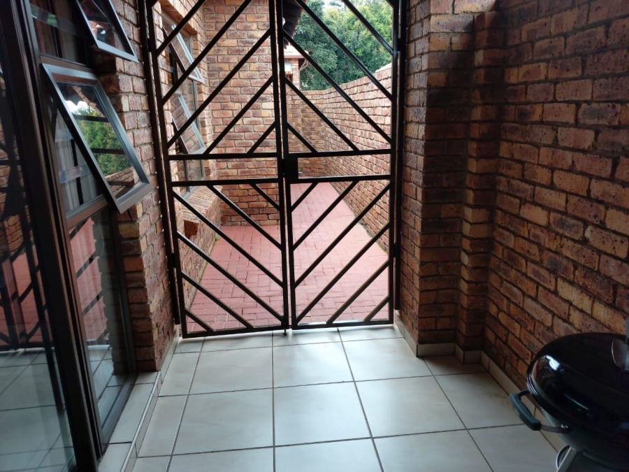 To Let 3 Bedroom Property for Rent in New Redruth Gauteng