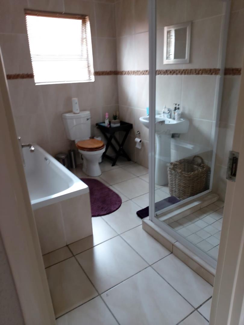 To Let 3 Bedroom Property for Rent in New Redruth Gauteng