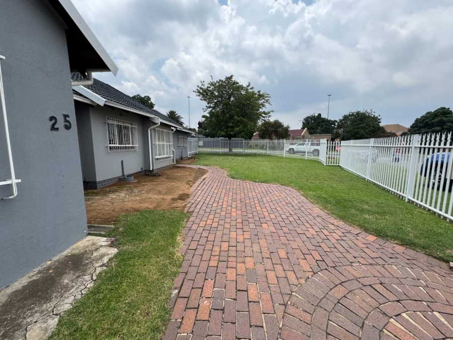 3 Bedroom Property for Sale in Verwoerdpark Gauteng