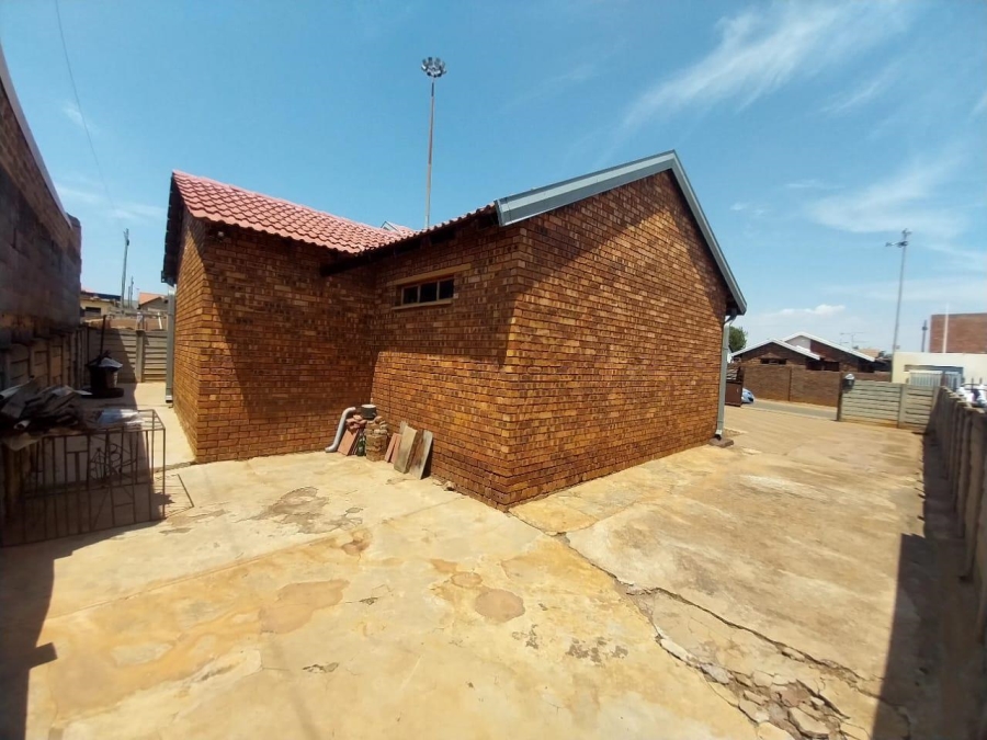 4 Bedroom Property for Sale in Maokeng Gauteng