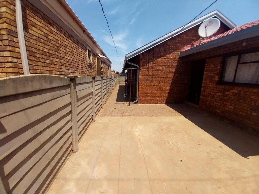 4 Bedroom Property for Sale in Maokeng Gauteng