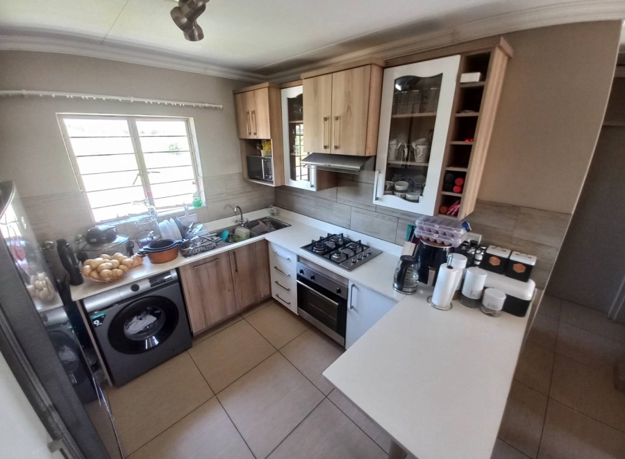 2 Bedroom Property for Sale in Andeon Gauteng