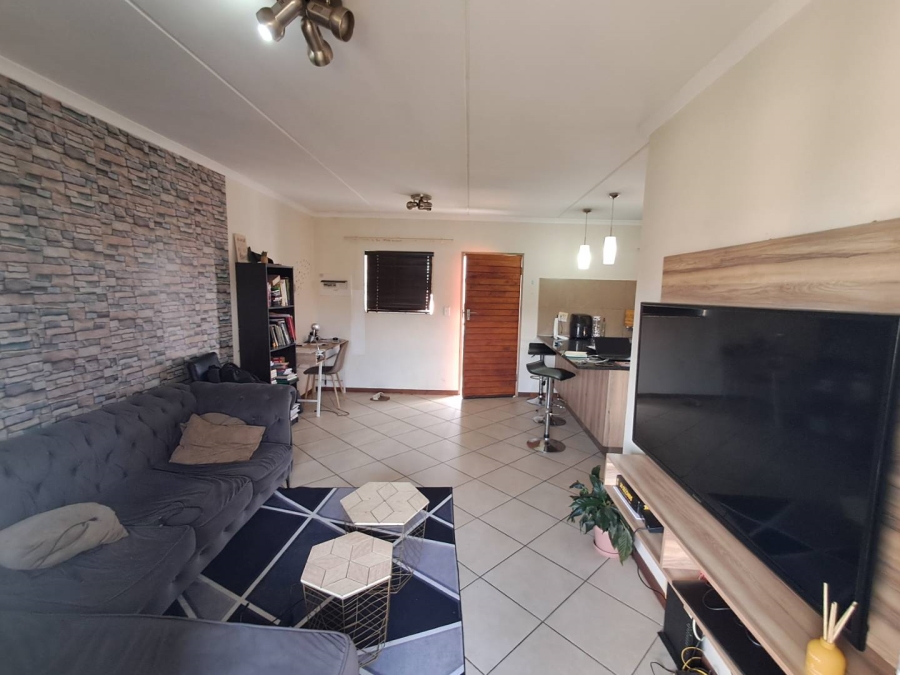 2 Bedroom Property for Sale in Monavoni Gauteng