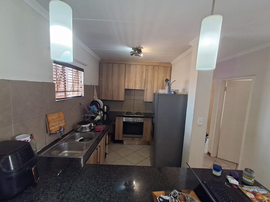 2 Bedroom Property for Sale in Monavoni Gauteng