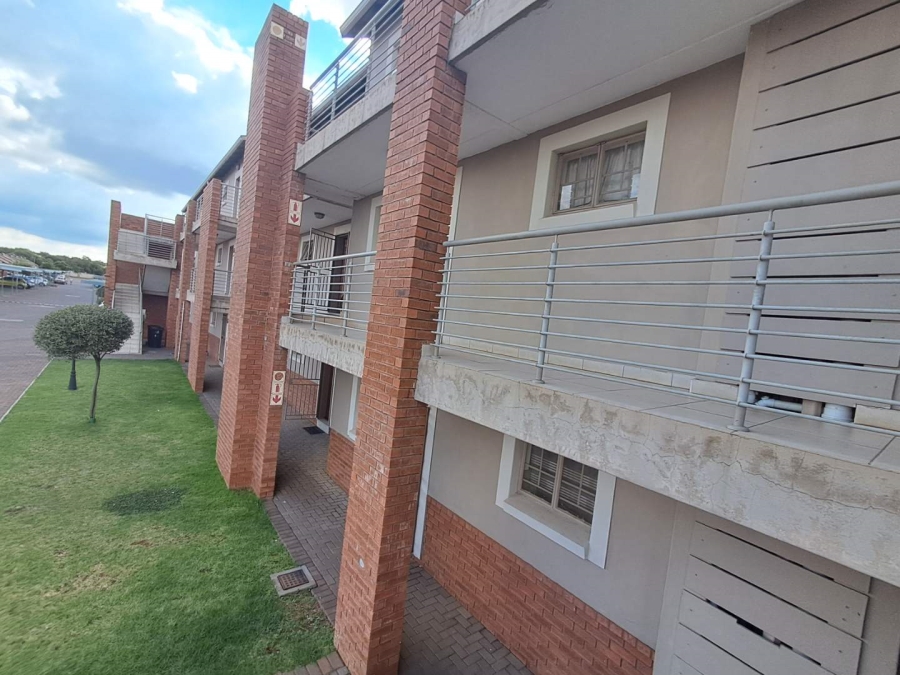 2 Bedroom Property for Sale in Monavoni Gauteng