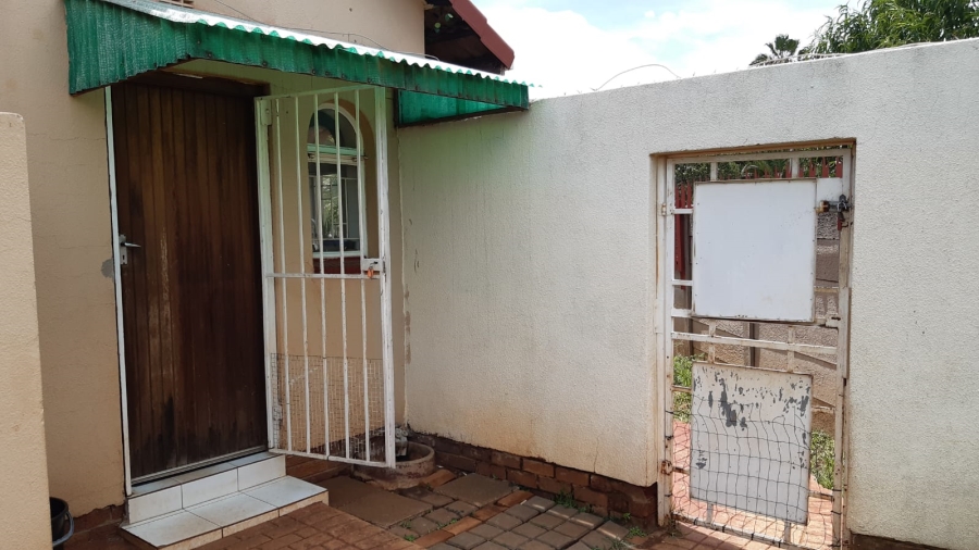 To Let 3 Bedroom Property for Rent in Mayberry Park Gauteng