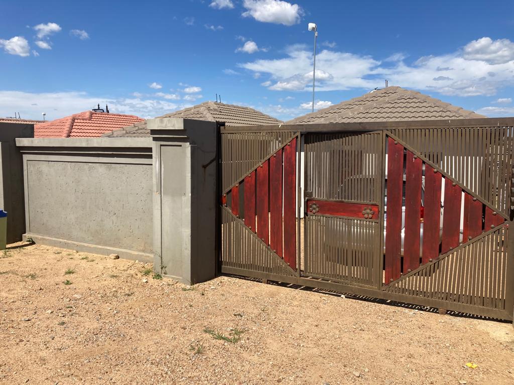 2 Bedroom Property for Sale in Clayville Gauteng