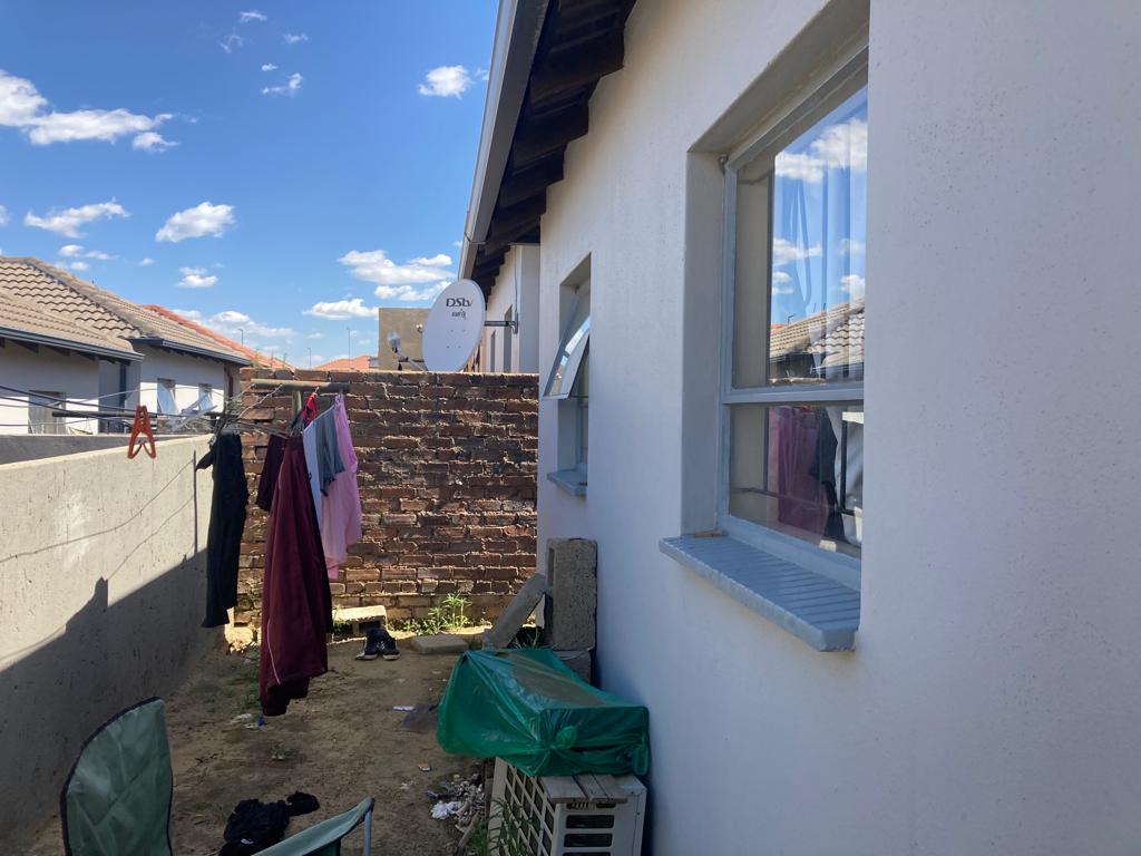 2 Bedroom Property for Sale in Clayville Gauteng