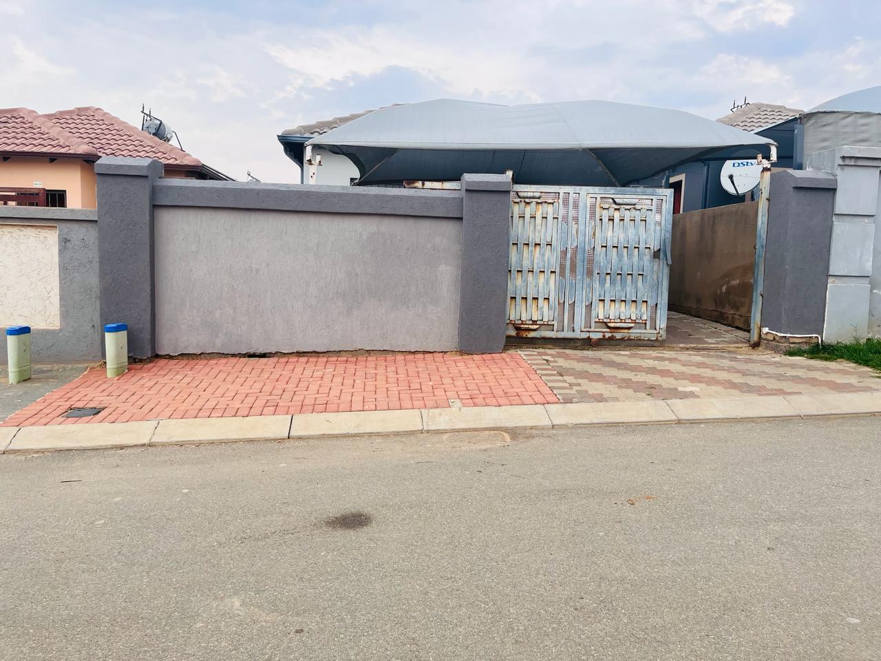 2 Bedroom Property for Sale in Clayville Gauteng