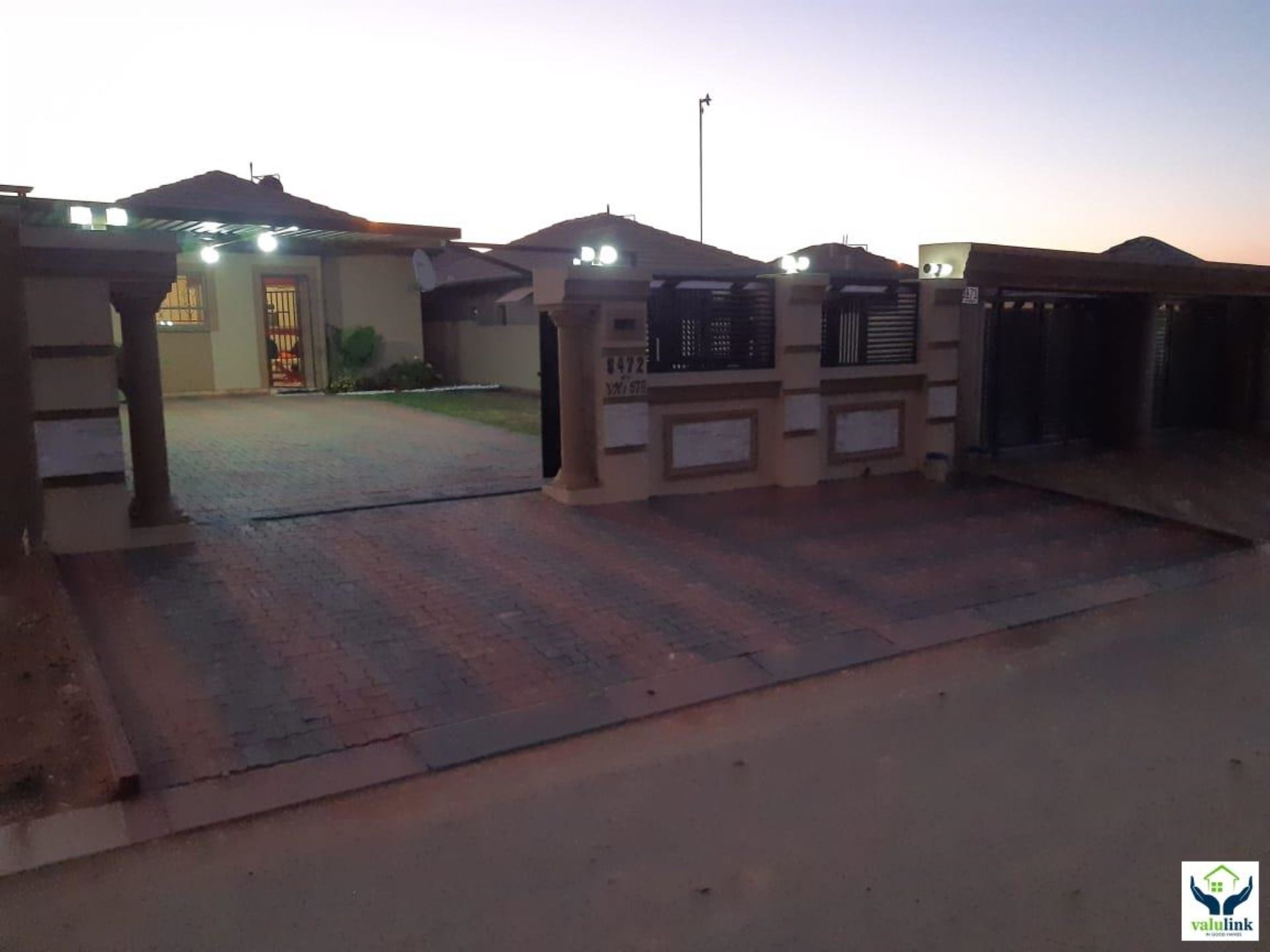 2 Bedroom Property for Sale in Clayville Gauteng