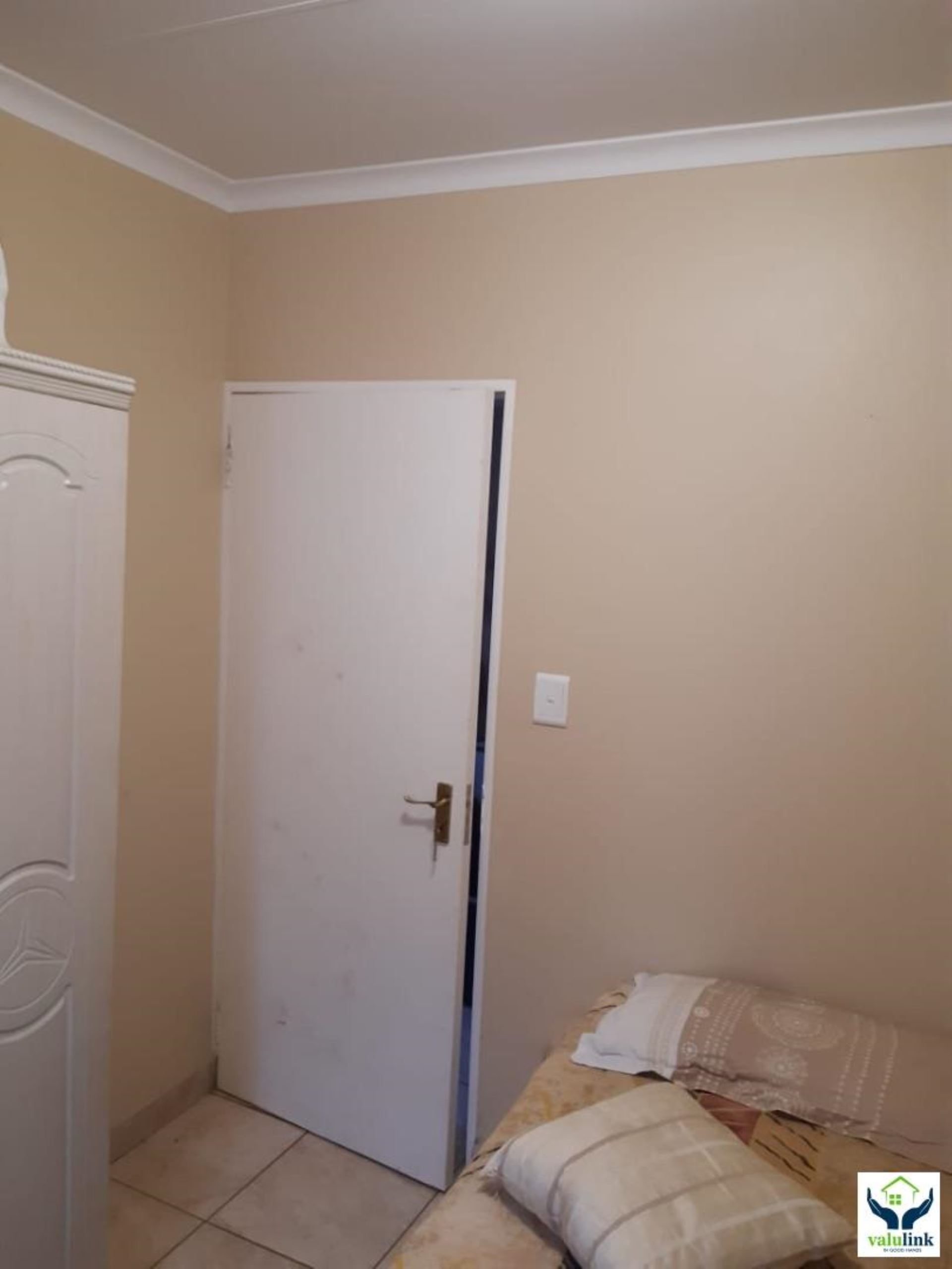 2 Bedroom Property for Sale in Clayville Gauteng