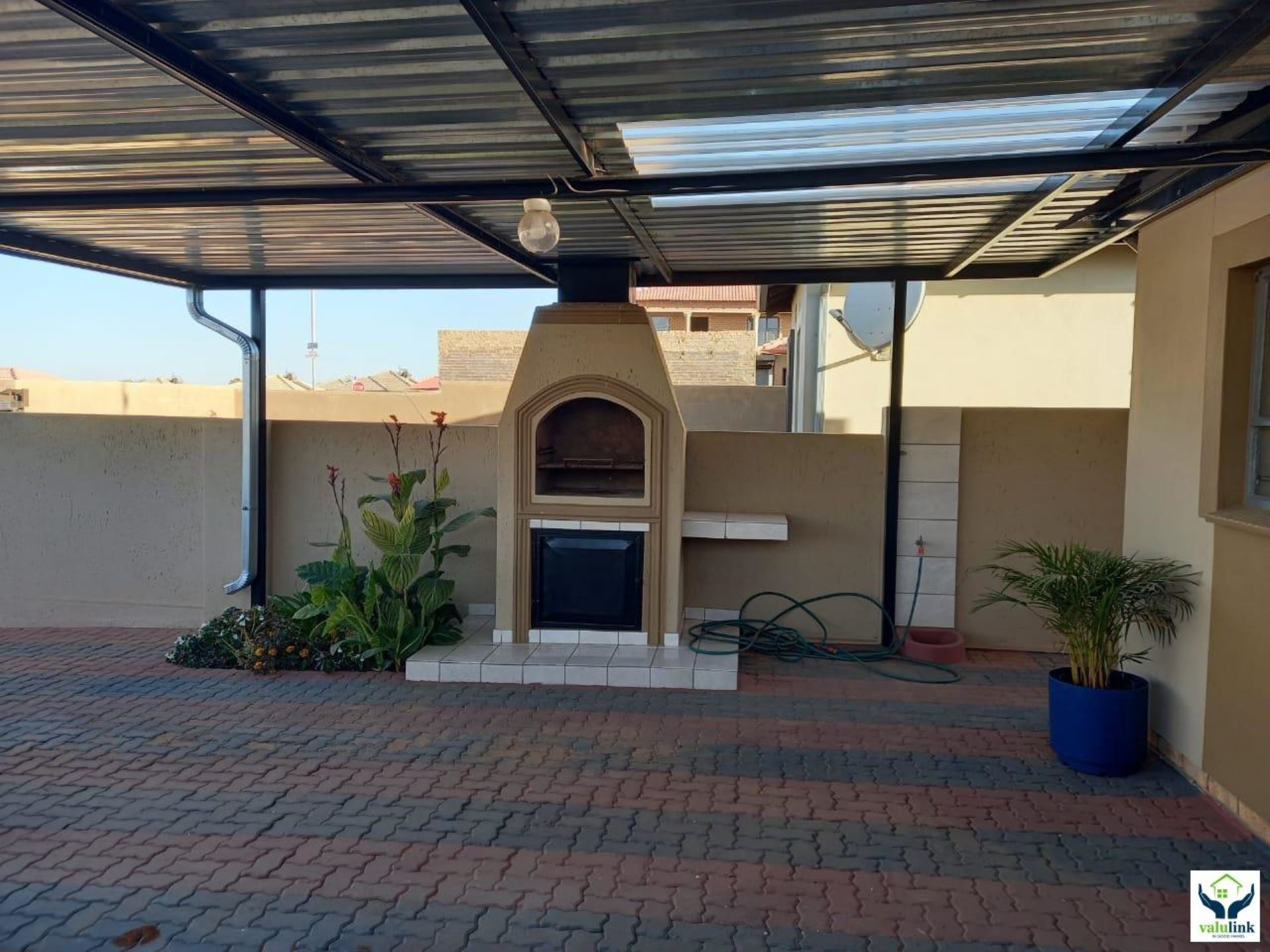 2 Bedroom Property for Sale in Clayville Gauteng