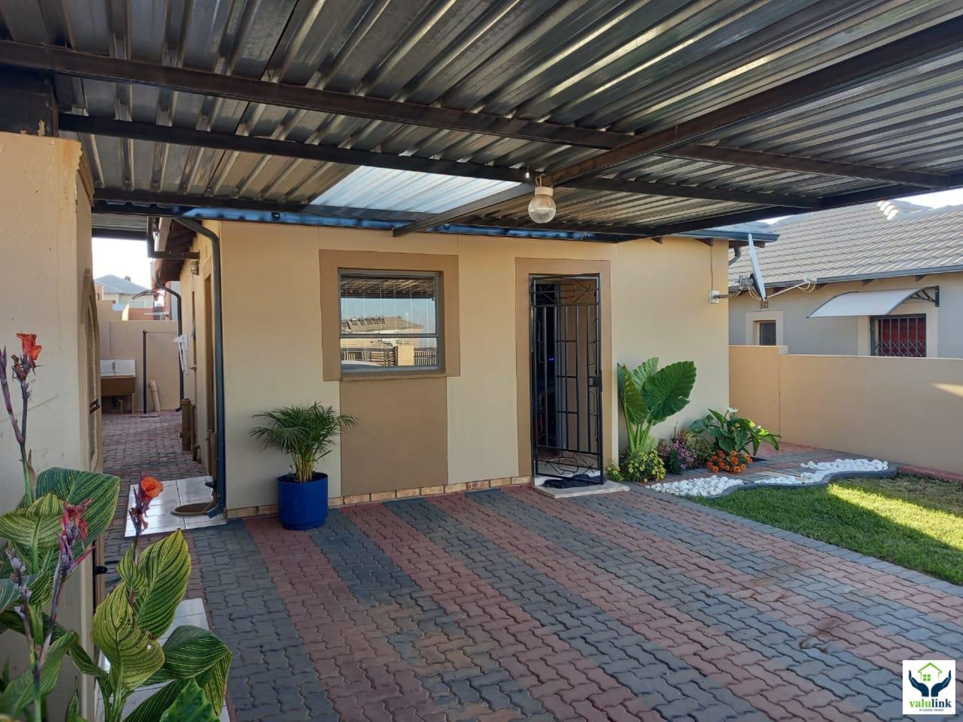 2 Bedroom Property for Sale in Clayville Gauteng