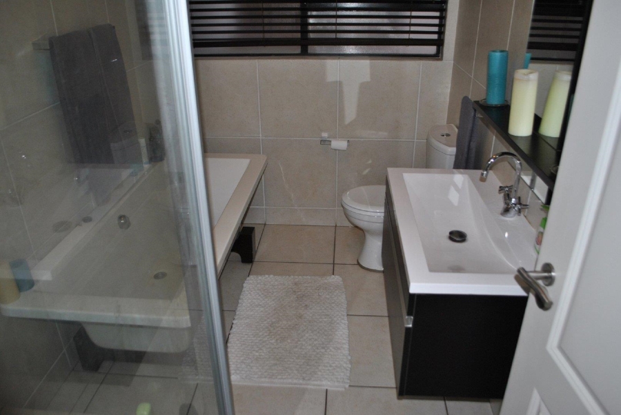 2 Bedroom Property for Sale in Greenstone Hill Gauteng