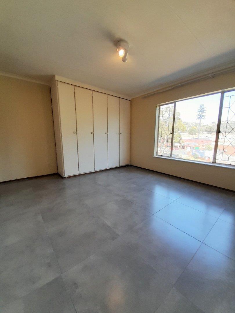 To Let 2 Bedroom Property for Rent in Helderkruin Gauteng