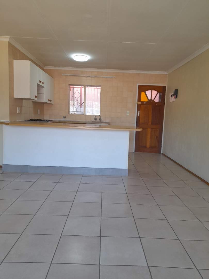 To Let 2 Bedroom Property for Rent in Helderkruin Gauteng