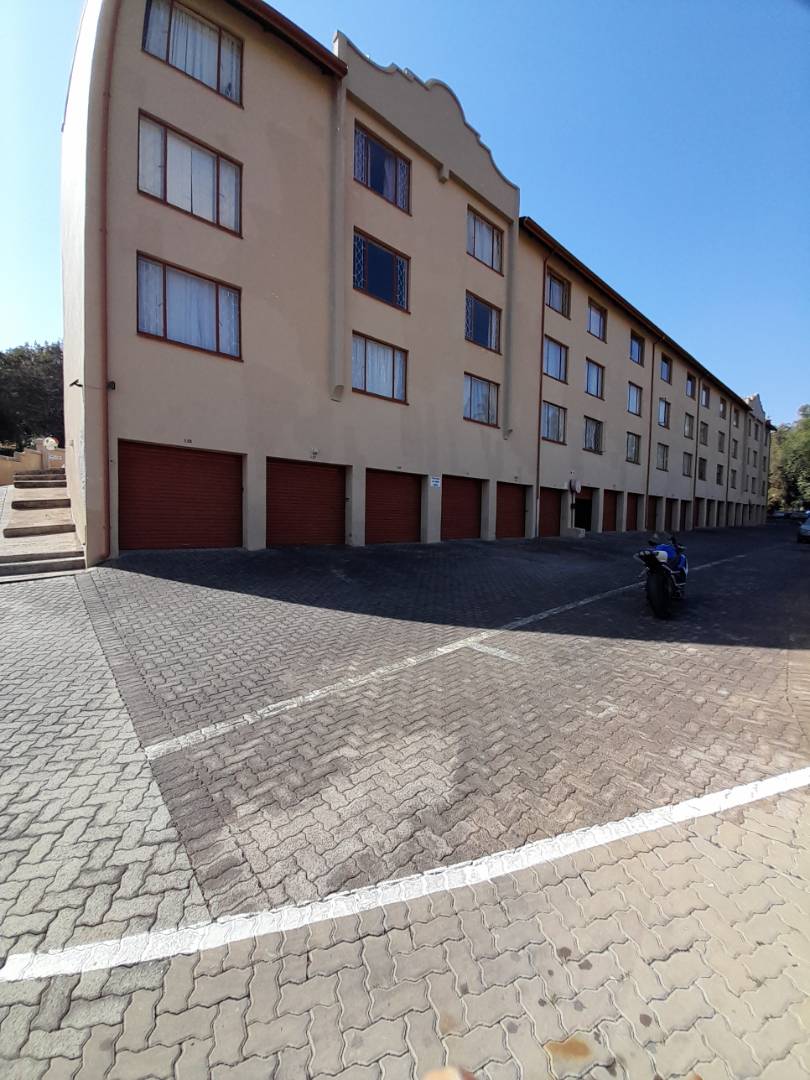 To Let 2 Bedroom Property for Rent in Helderkruin Gauteng