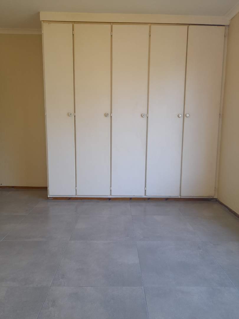 To Let 2 Bedroom Property for Rent in Helderkruin Gauteng