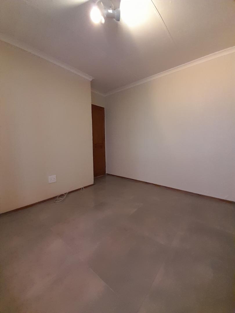 To Let 2 Bedroom Property for Rent in Helderkruin Gauteng